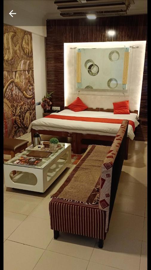 Hotel Krishna Ahmedabad Esterno foto