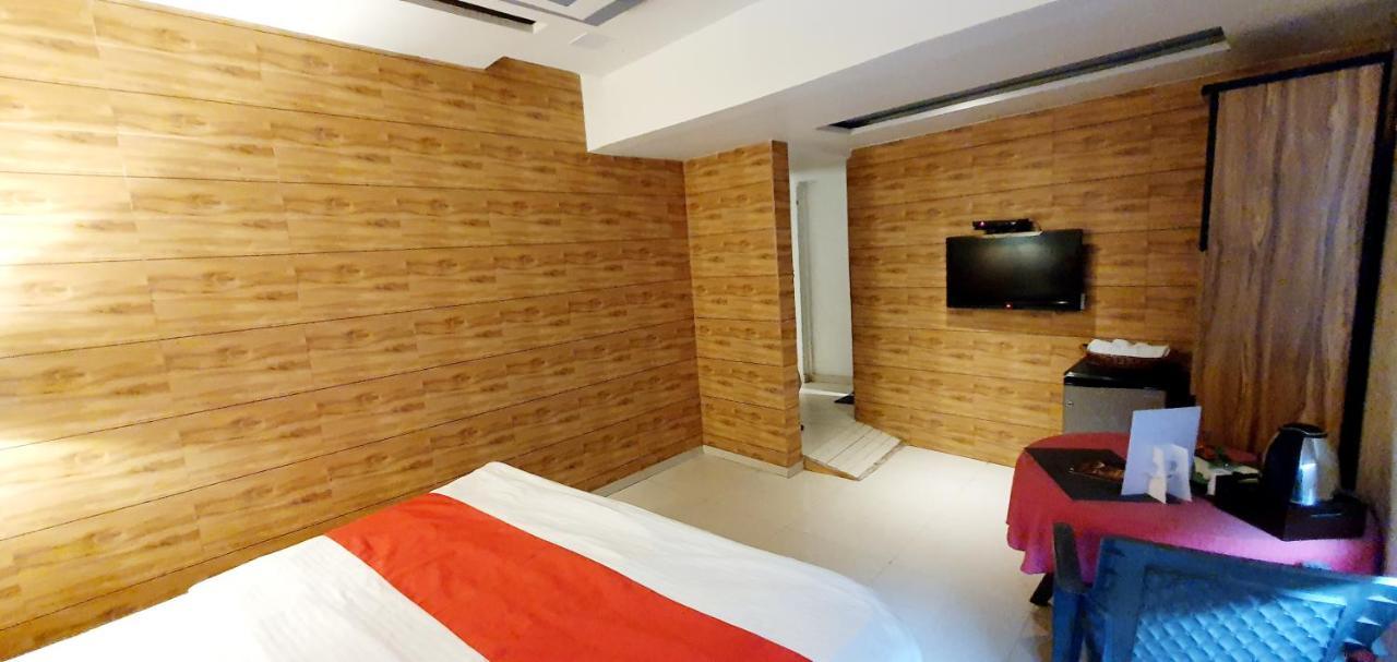Hotel Krishna Ahmedabad Esterno foto