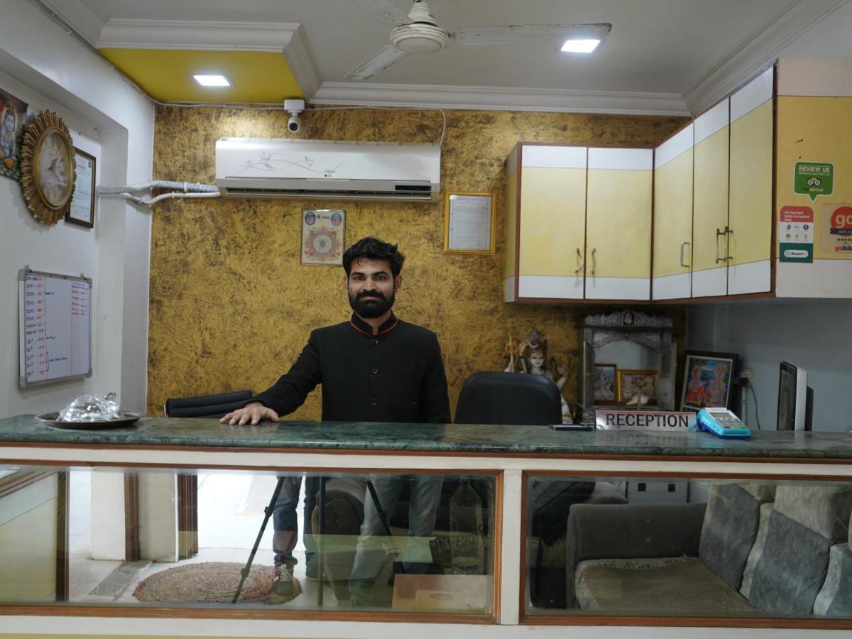 Hotel Krishna Ahmedabad Esterno foto