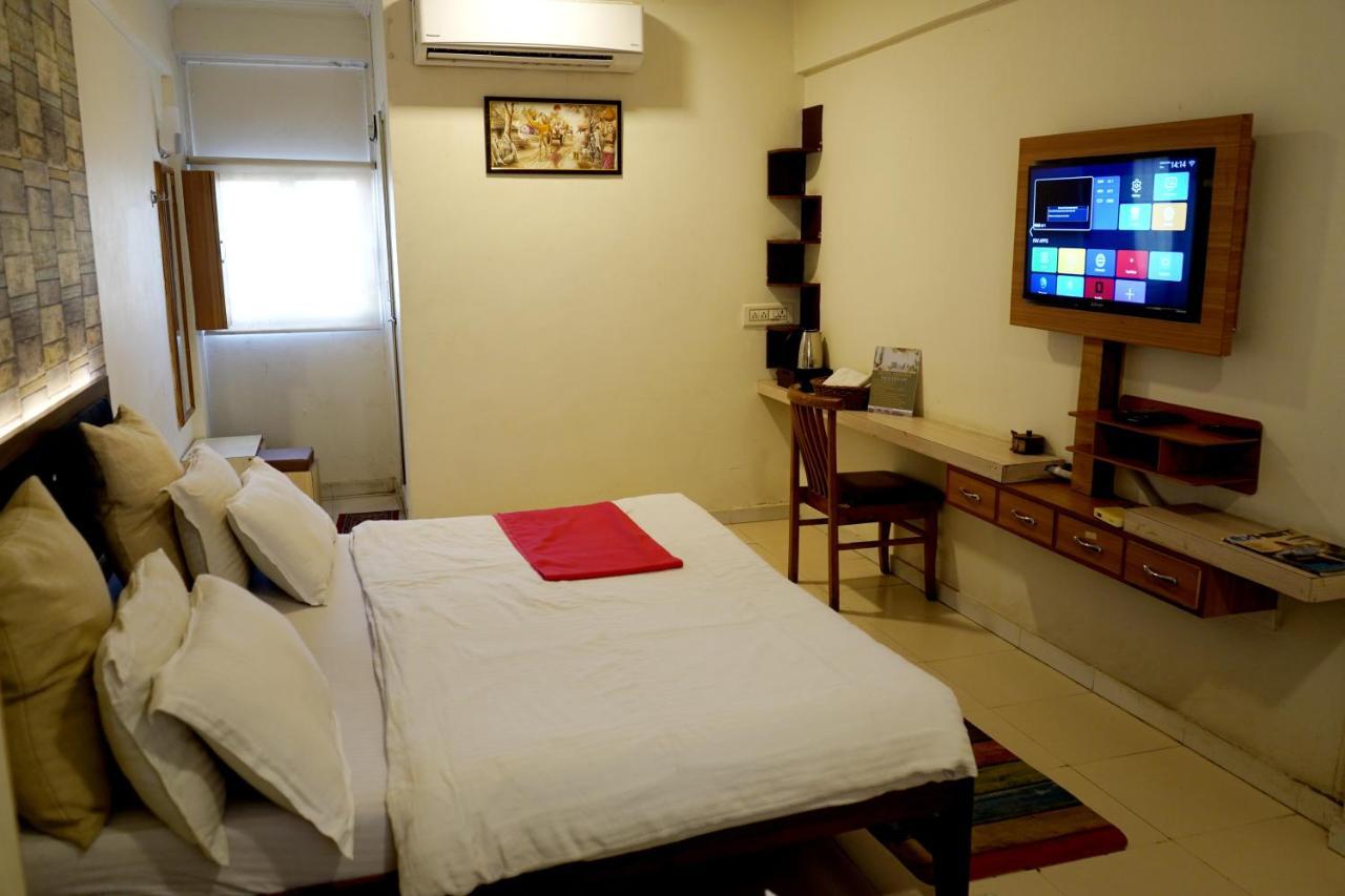 Hotel Krishna Ahmedabad Esterno foto