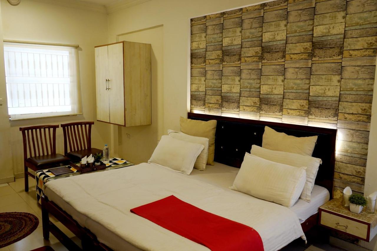 Hotel Krishna Ahmedabad Esterno foto