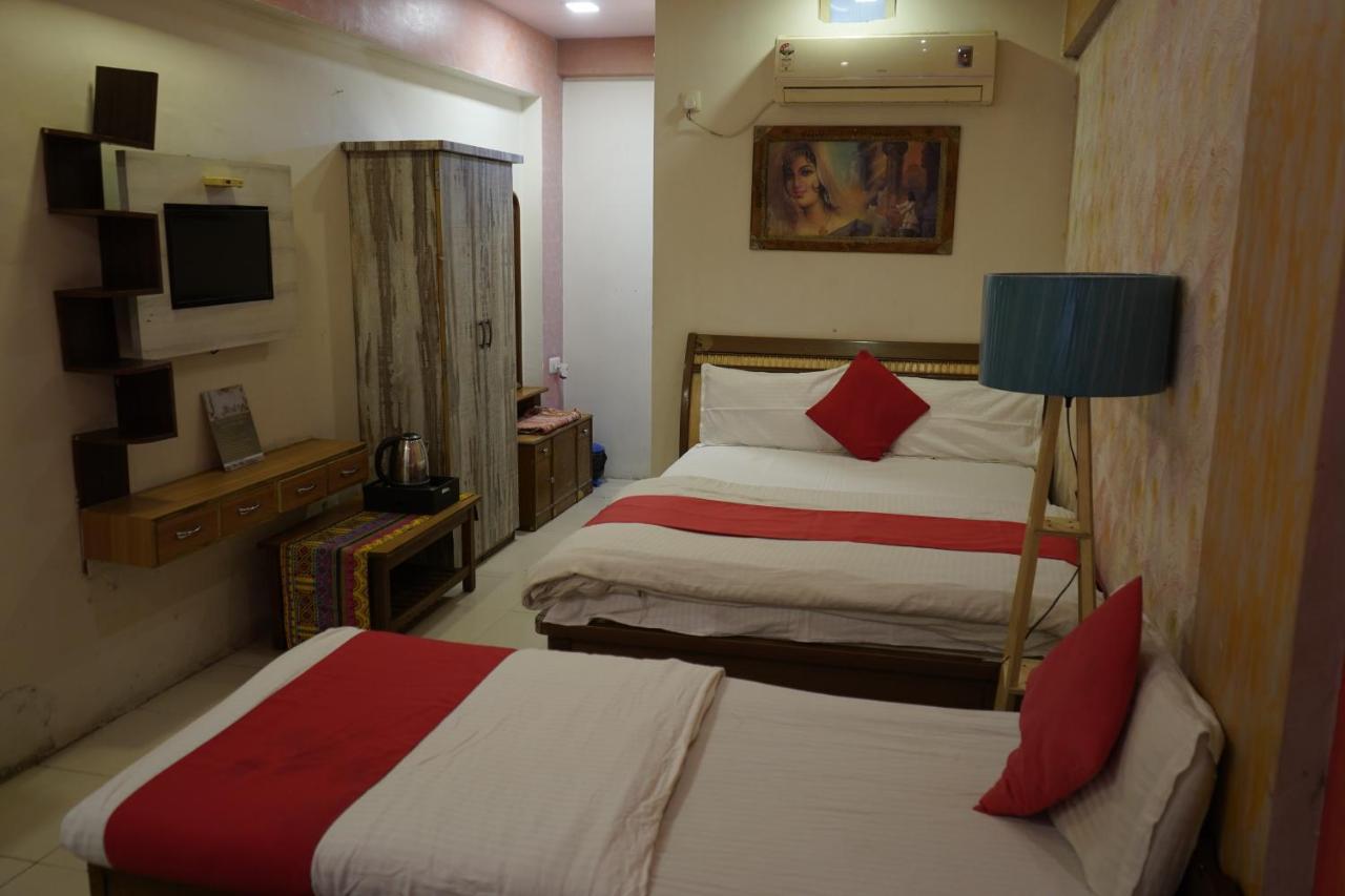 Hotel Krishna Ahmedabad Esterno foto