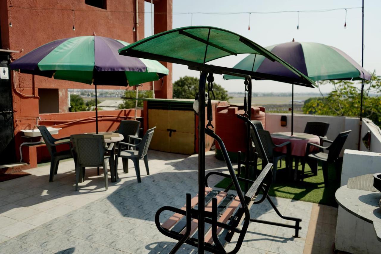 Hotel Krishna Ahmedabad Esterno foto
