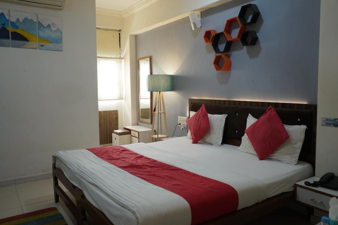Hotel Krishna Ahmedabad Esterno foto