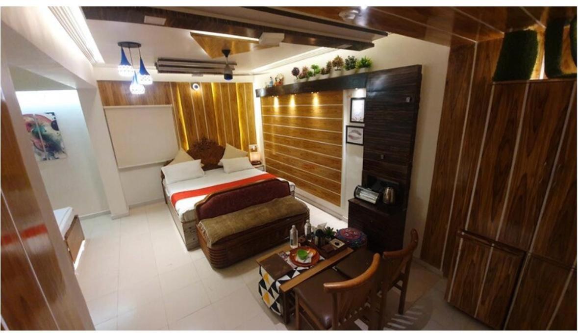 Hotel Krishna Ahmedabad Esterno foto