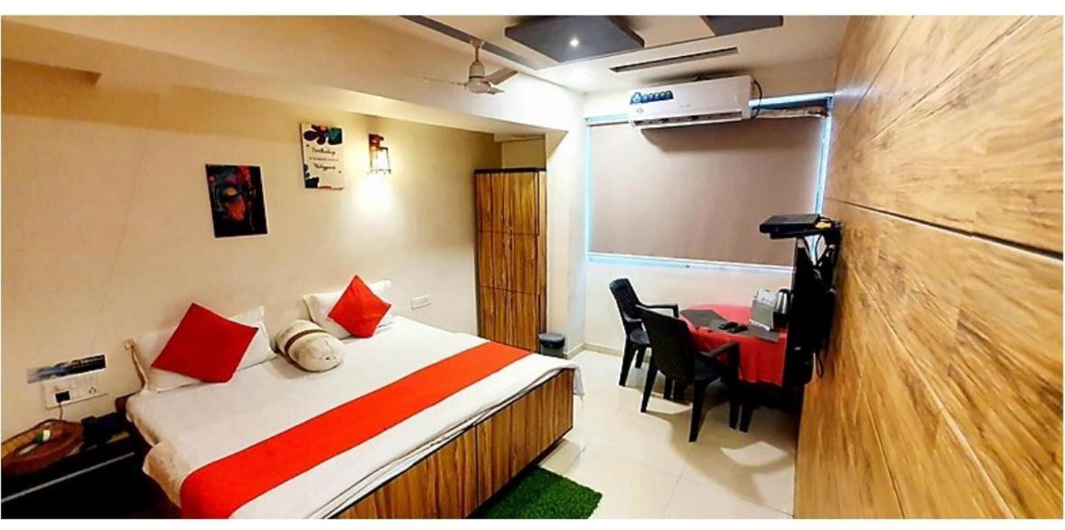 Hotel Krishna Ahmedabad Esterno foto