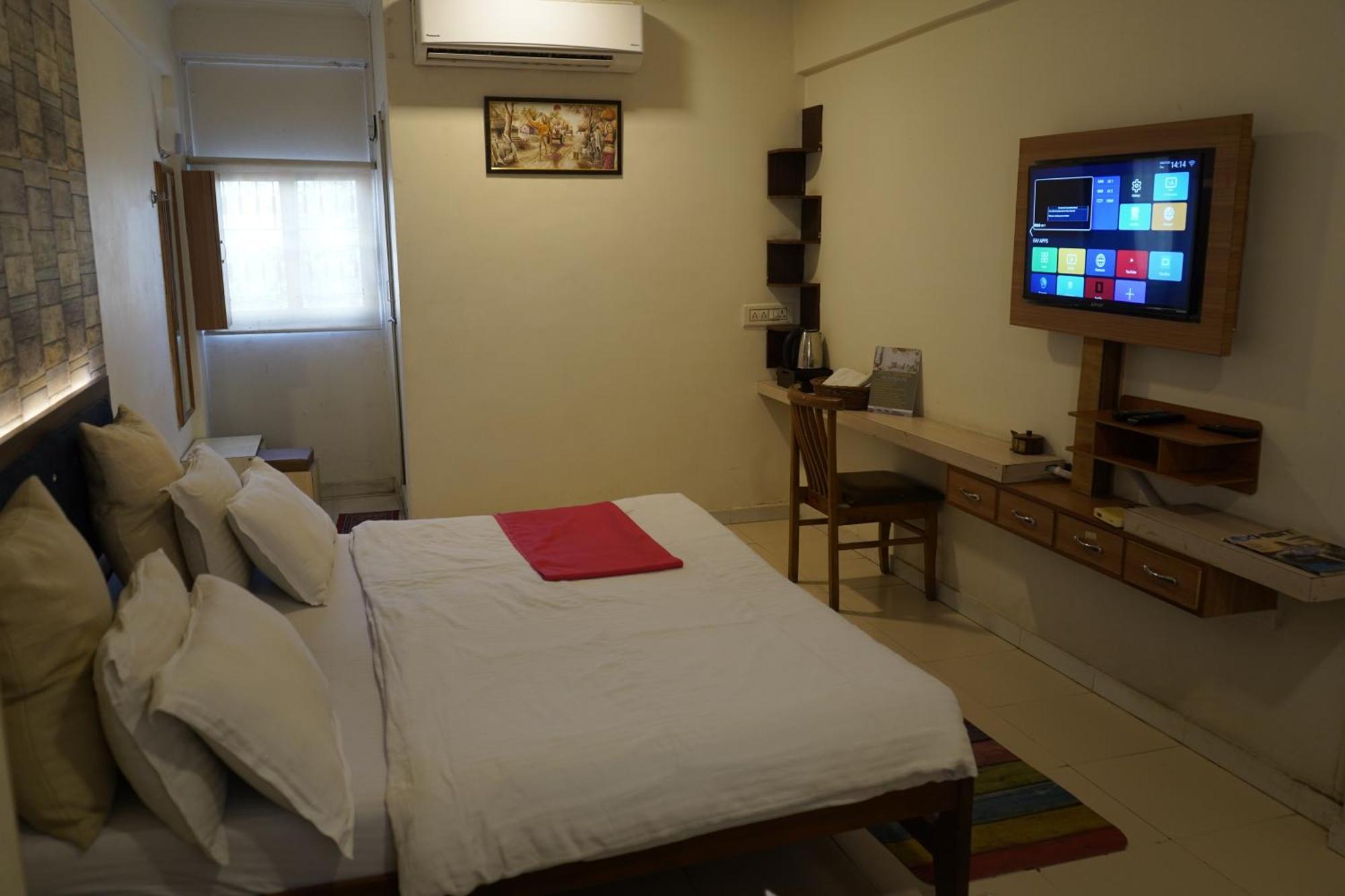Hotel Krishna Ahmedabad Esterno foto