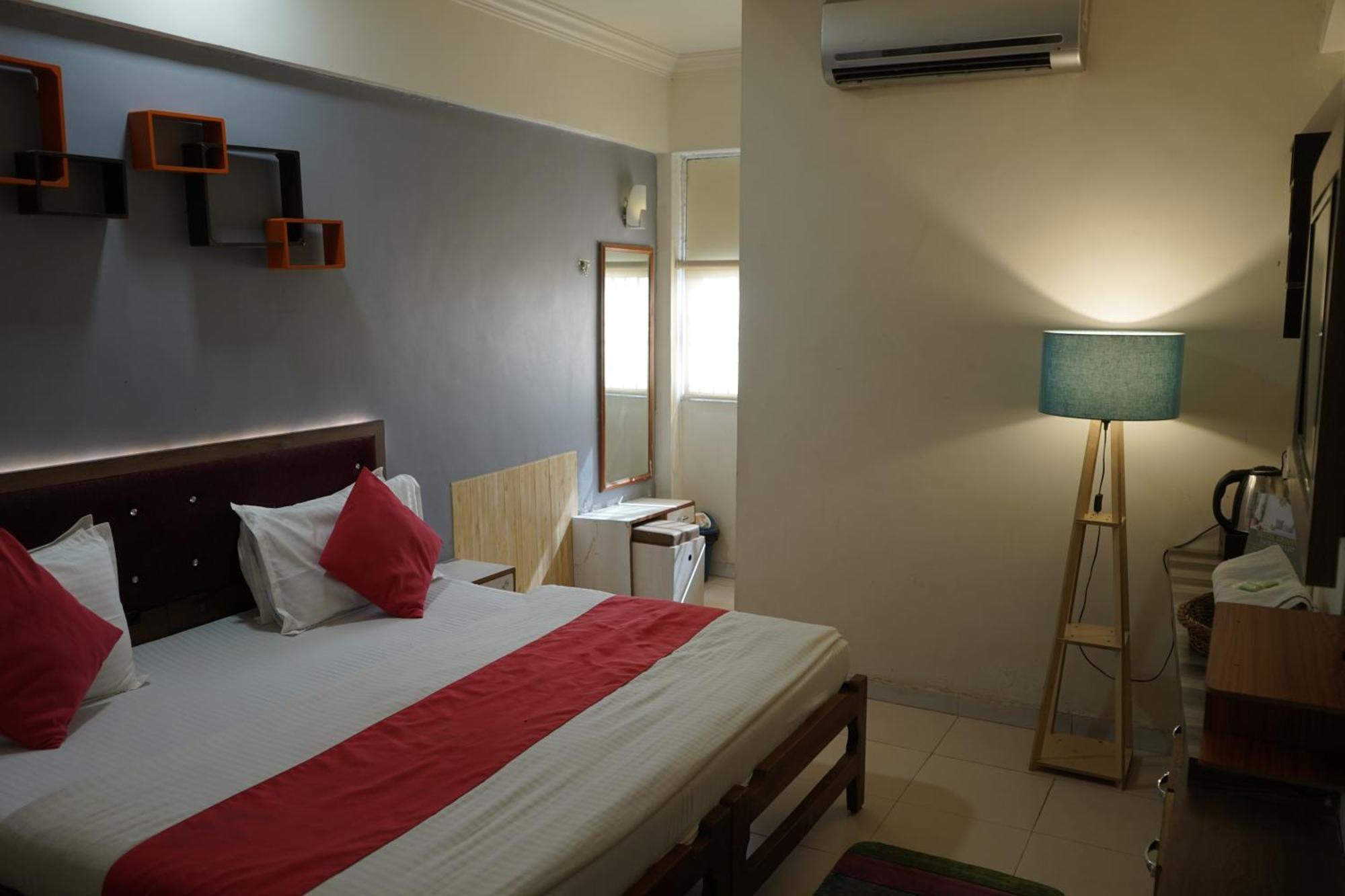 Hotel Krishna Ahmedabad Esterno foto