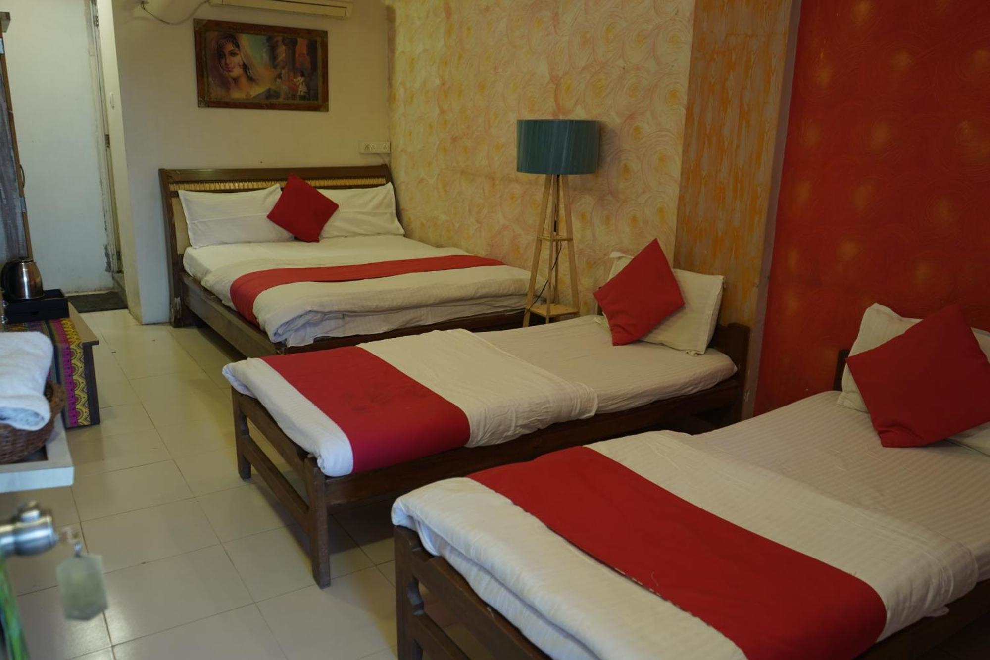 Hotel Krishna Ahmedabad Esterno foto