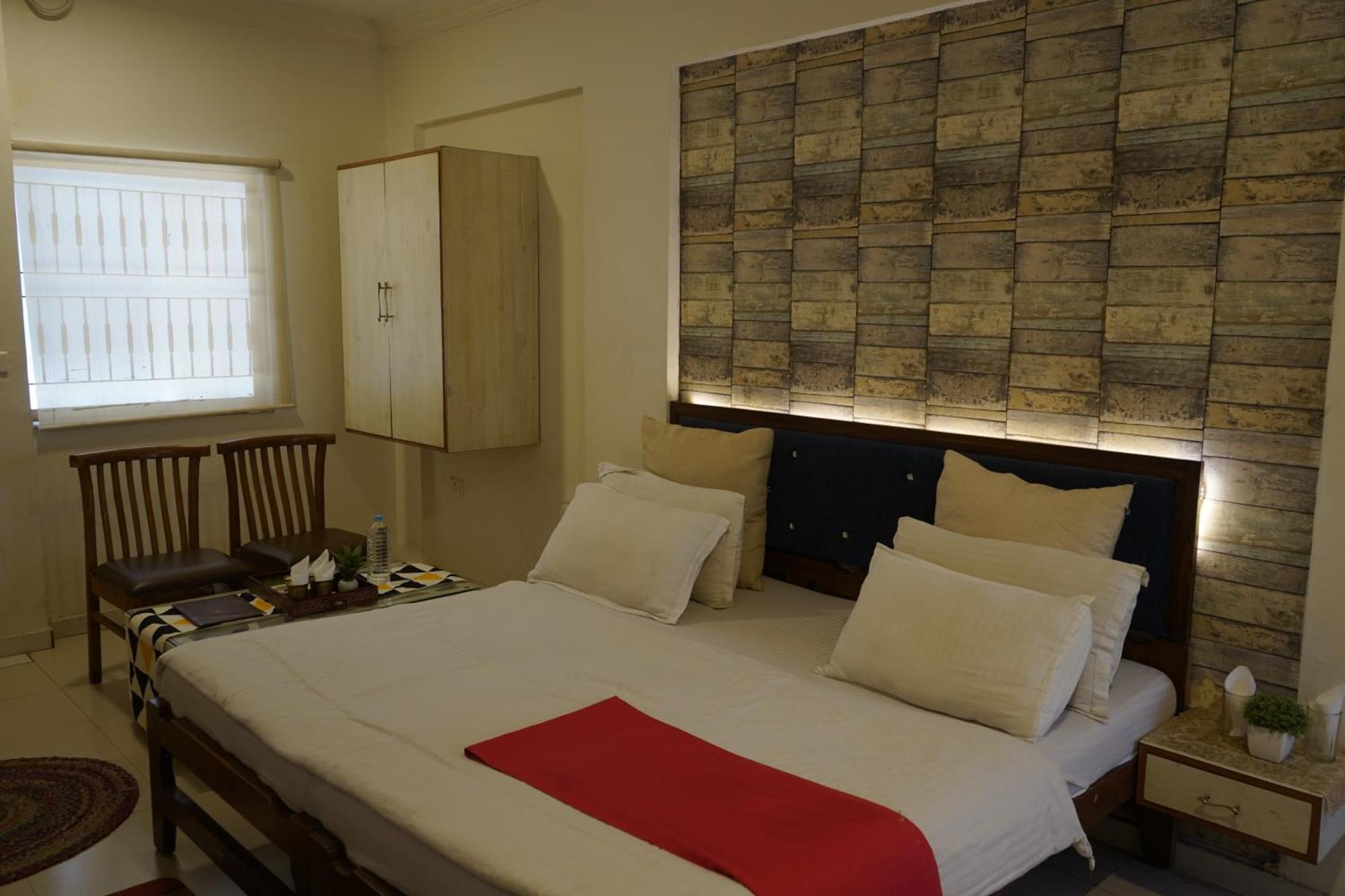 Hotel Krishna Ahmedabad Esterno foto