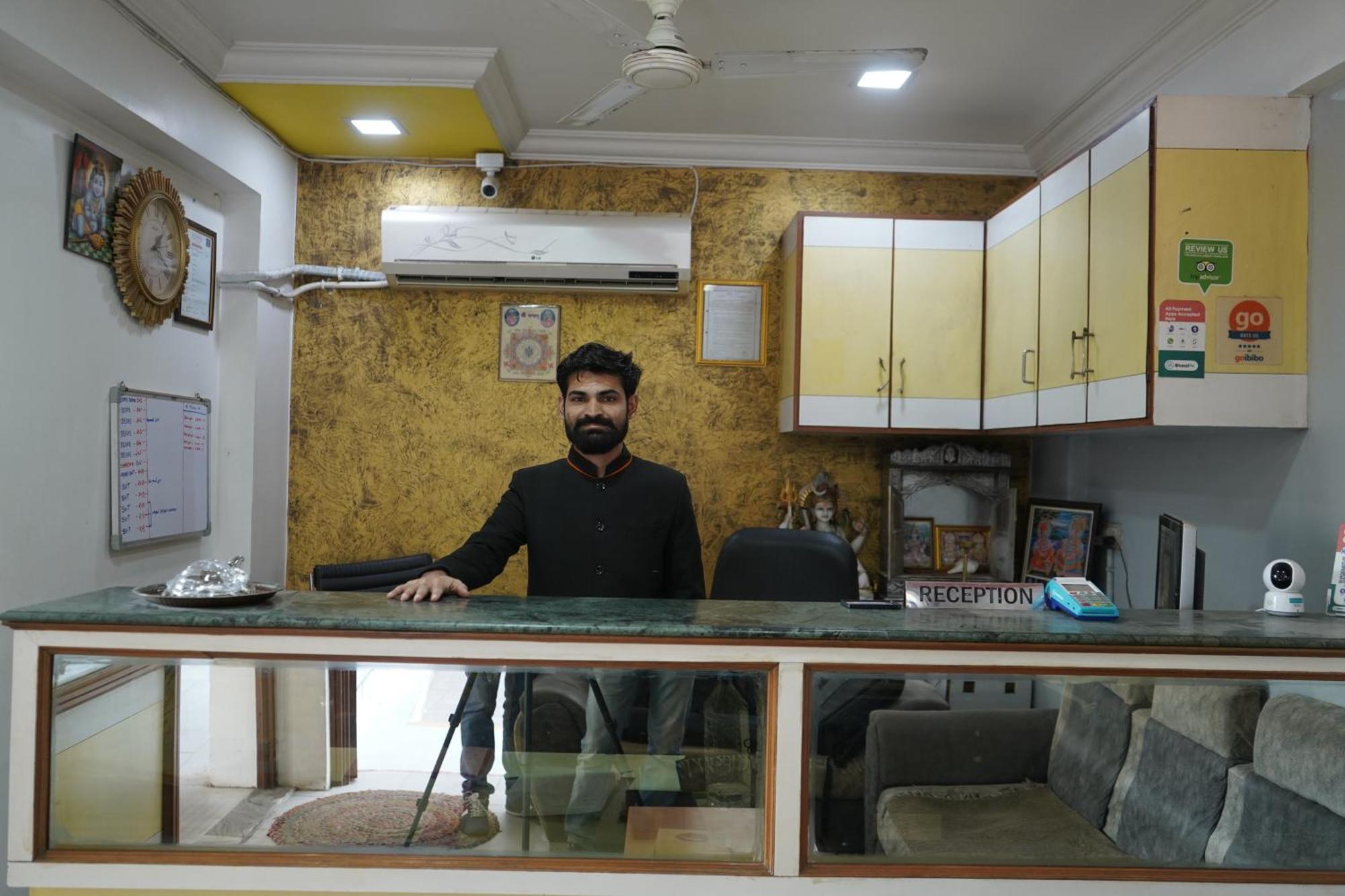 Hotel Krishna Ahmedabad Esterno foto