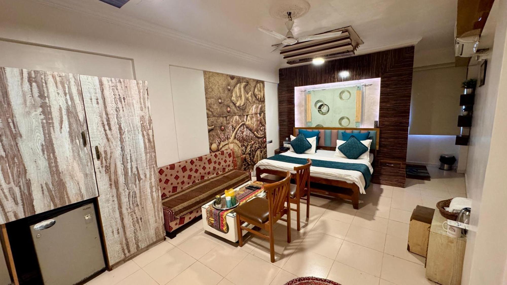 Hotel Krishna Ahmedabad Esterno foto