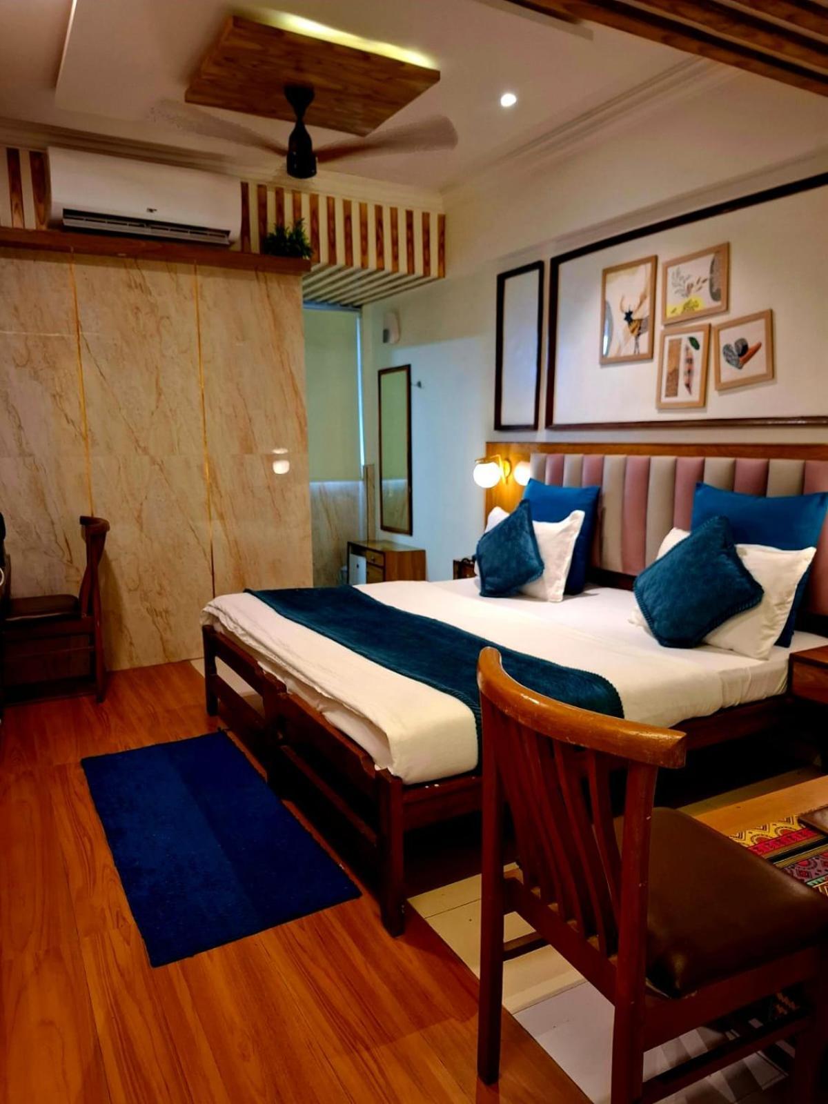 Hotel Krishna Ahmedabad Esterno foto