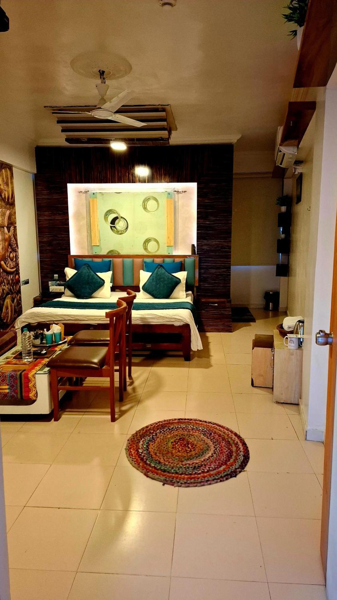 Hotel Krishna Ahmedabad Esterno foto
